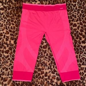 Avia Pink Leggings with Capri Length and Color Block Design